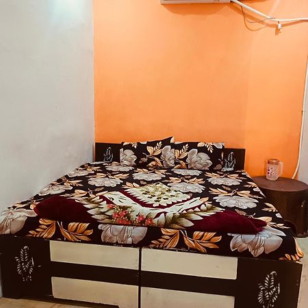 Jay Shree Radhey Home Stay Mathura Bagian luar foto